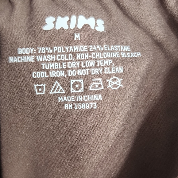 SKIMS Fits Everybody Leggings in Umber/ MEDIUM/NWT - Picture 9 of 9